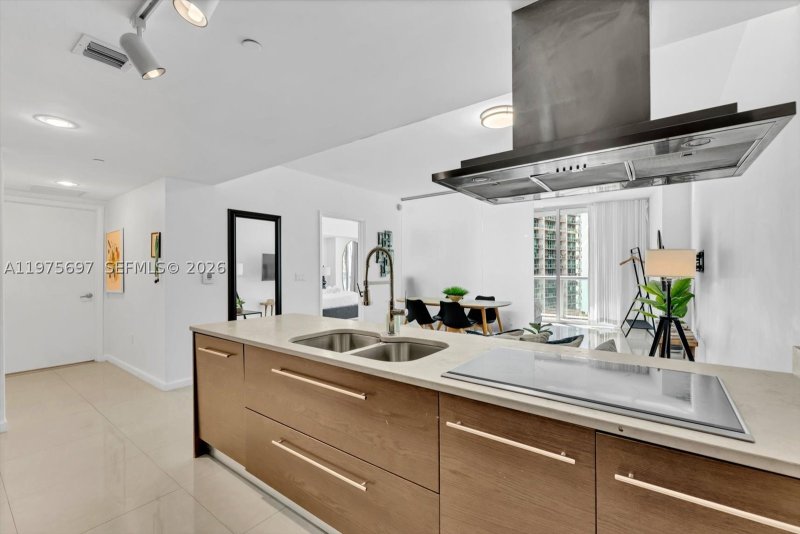 Condo for sale at Icon Brickell Viceroy 1807