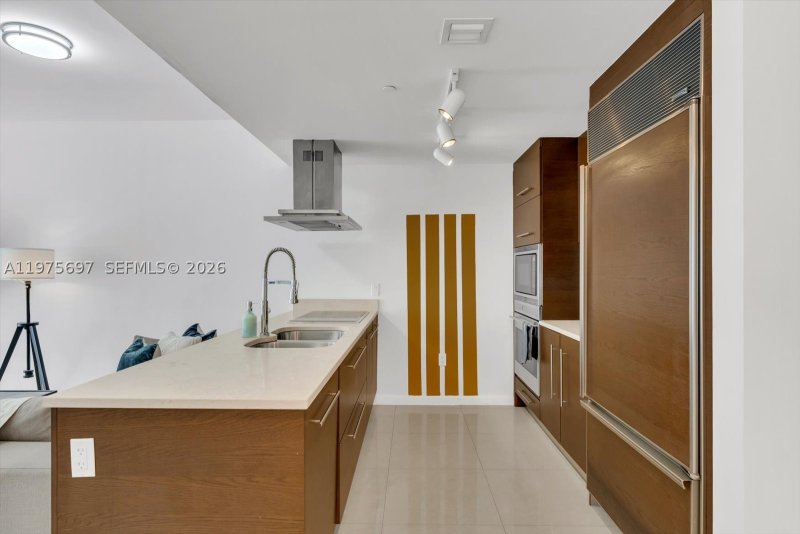 Condo for sale at Icon Brickell Viceroy 1807