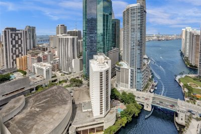 Comprar apartamento no Brickell on the River North 4112