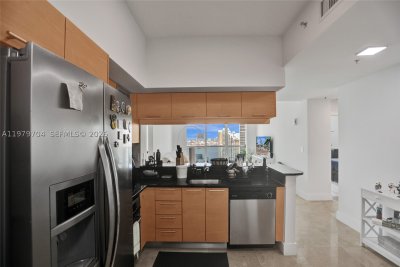 Comprar apartamento no Brickell on the River North 4112