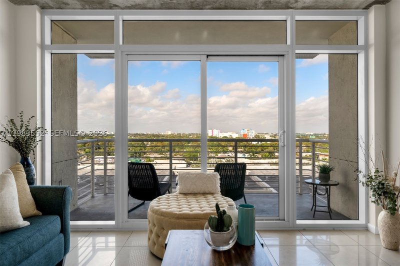 Condo for sale at Midtown Midblock 814