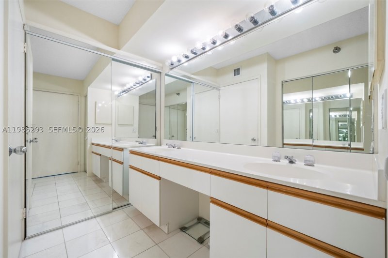 Apartment for rent at Mystic Pointe 600 1810