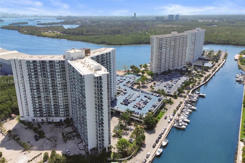 Apartment for rent at Arlen House 915