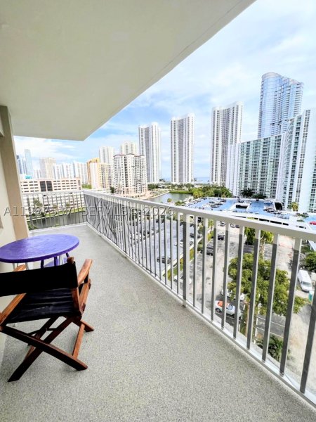Apartment for rent at Arlen House 915