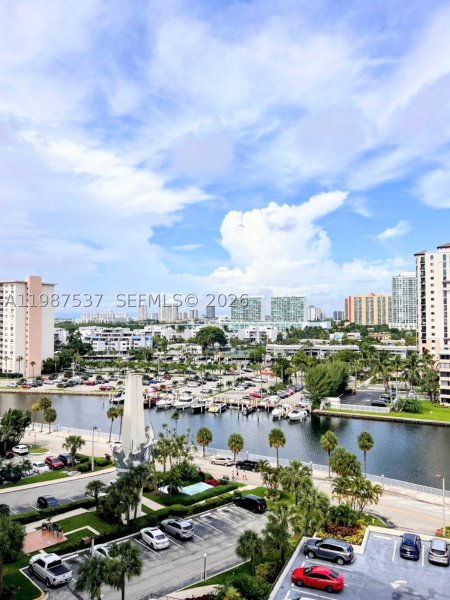 Apartment for rent at Arlen House 915