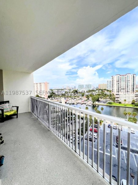 Apartment for rent at Arlen House 915