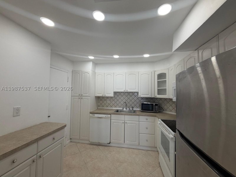 Apartment for rent at Arlen House 915