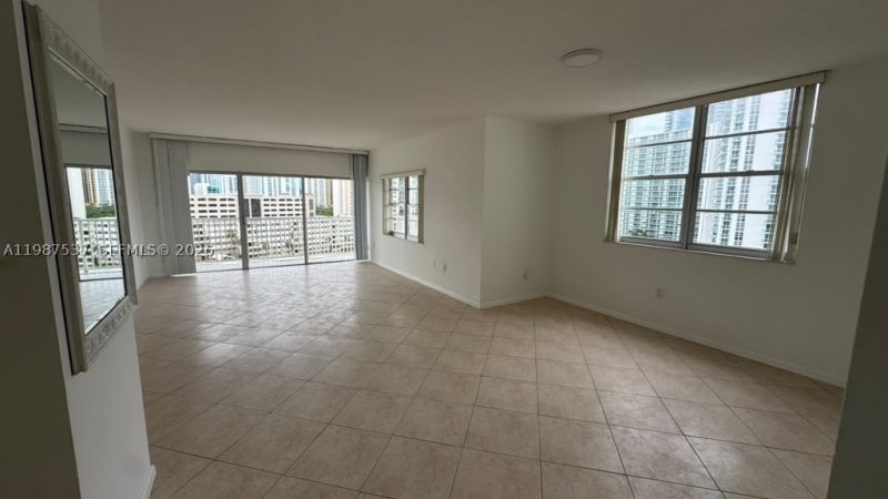 Apartment for rent at Arlen House 915