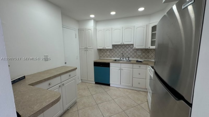 Apartment for rent at Arlen House 915