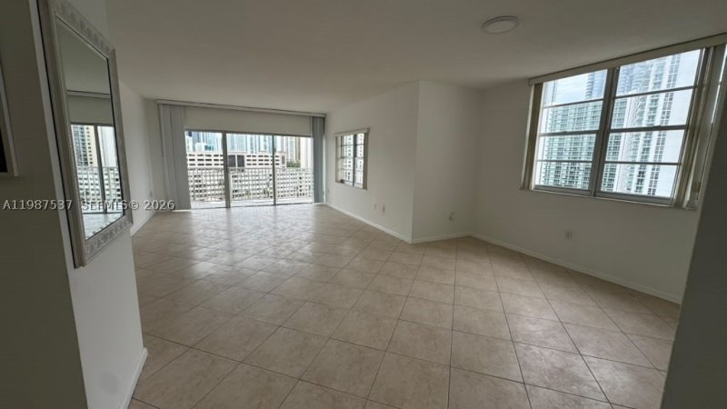 Apartment for rent at Arlen House 915