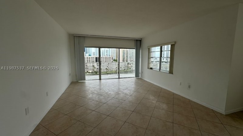 Apartment for rent at Arlen House 915