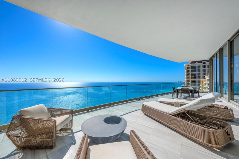 Comprar apartamento no The Estates at Acqualina 4507