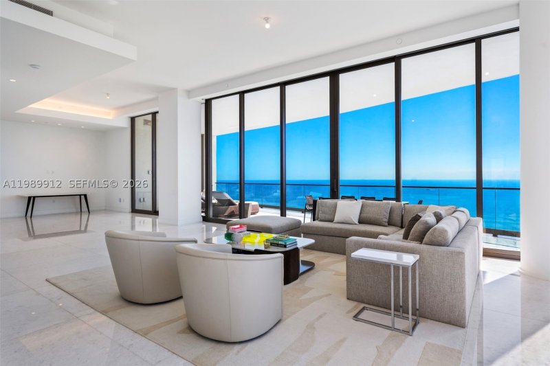 Comprar apartamento no The Estates at Acqualina 4507