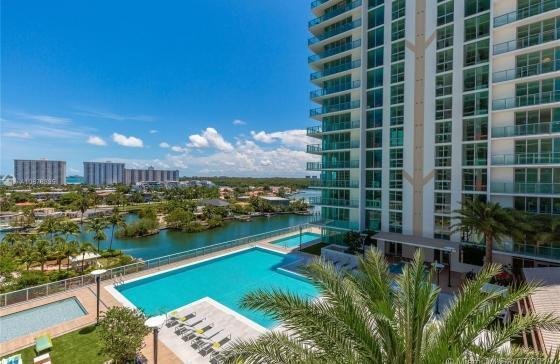 Comprar apartamento en Parque Towers at St. Tropez 5-703
