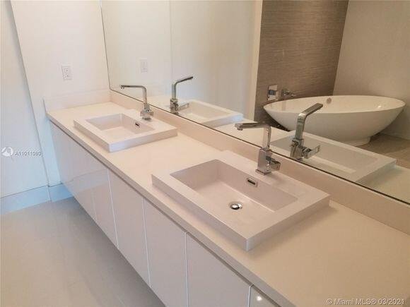 Comprar apartamento en Parque Towers at St. Tropez 5-703