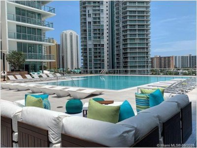 Comprar apartamento en Parque Towers at St. Tropez 5-703