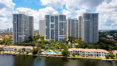Comprar apartamento no Atlantic Three at The Point 401