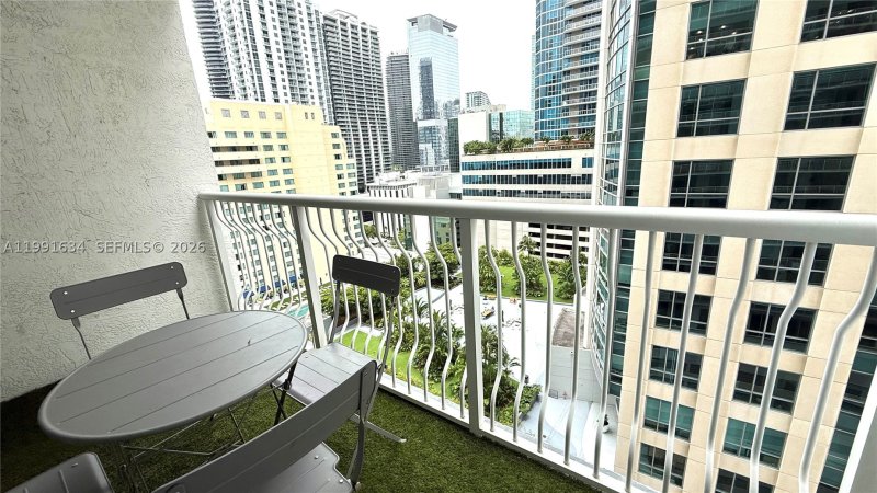 Comprar apartamento no The Club At Brickell Bay 2216