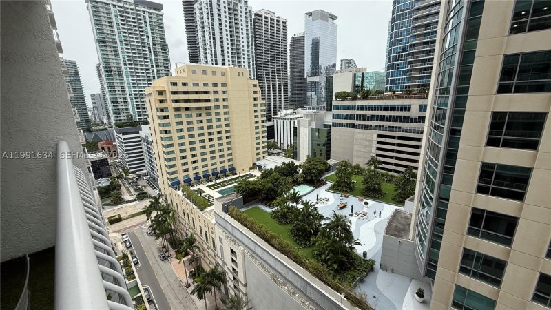 Comprar apartamento no The Club At Brickell Bay 2216