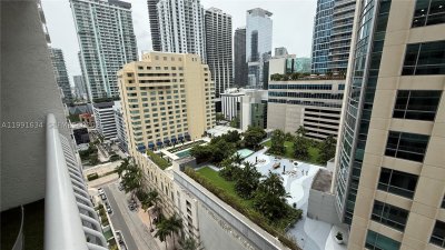 Comprar apartamento no The Club At Brickell Bay 2216