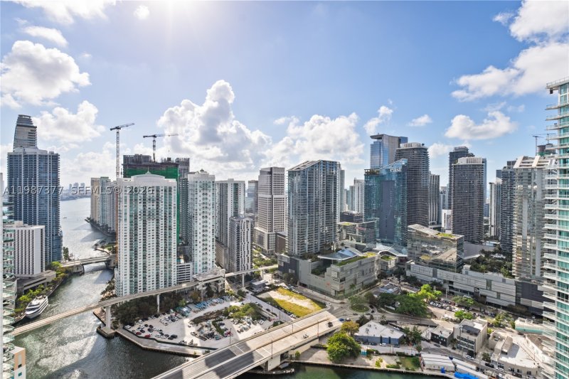 Condo for sale at The Ivy 4301