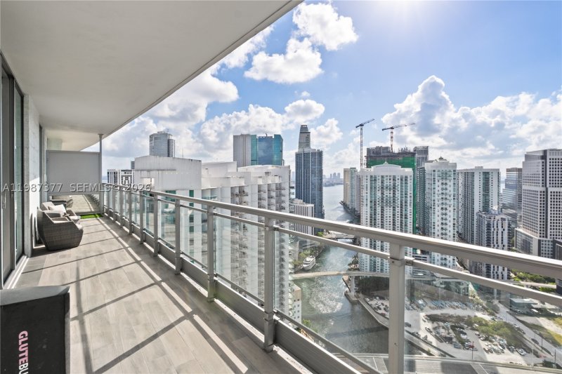Condo for sale at The Ivy 4301