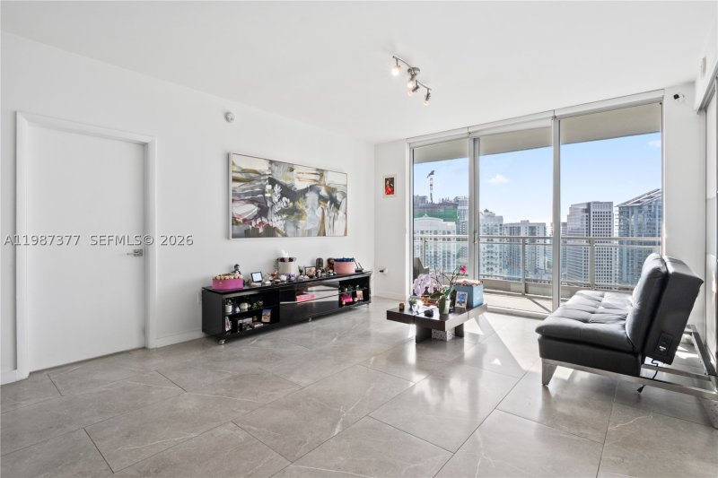Condo for sale at The Ivy 4301