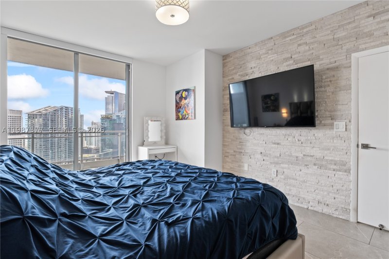 Condo for sale at The Ivy 4301