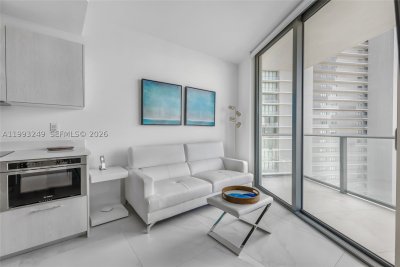 Aluguel de apartamento no Paraiso Bayviews 2407
