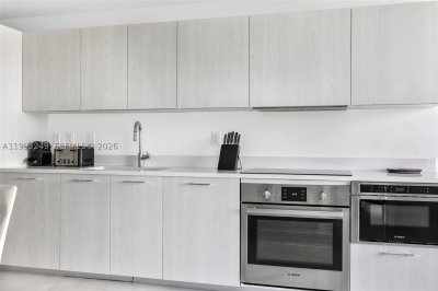 Aluguel de apartamento no Paraiso Bayviews 2407