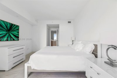 Aluguel de apartamento no Paraiso Bayviews 2407