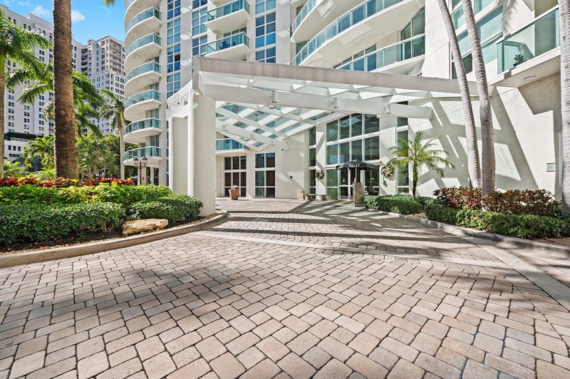 Condo for sale at Watergarden 1509