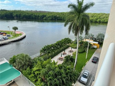 Comprar apartamento en Coastal Towers 609