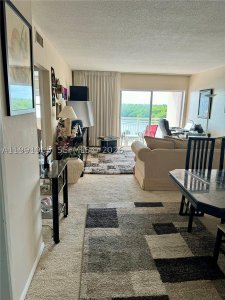 Comprar apartamento en Coastal Towers 609