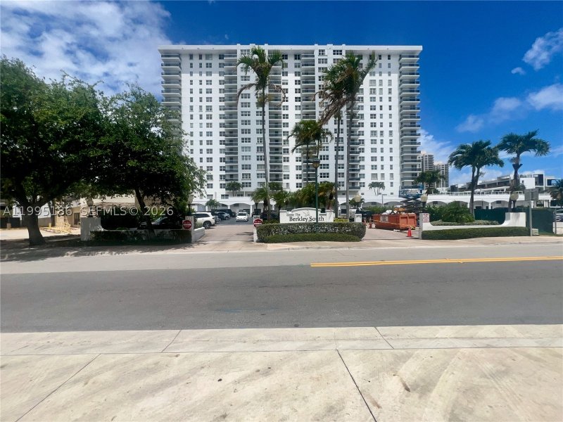 Condo for sale at Berkley South 4L