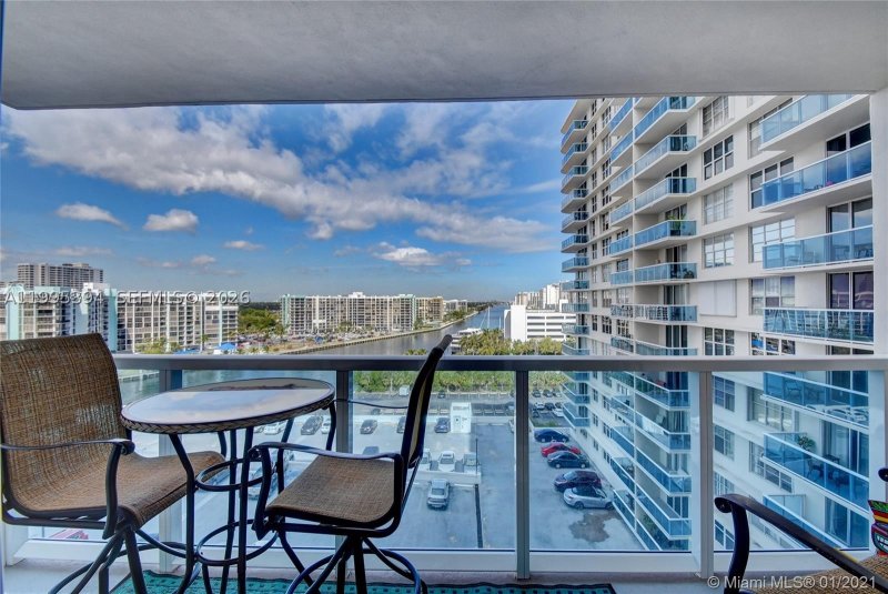 Apartment for rent at Hallmark of Hollywood 902