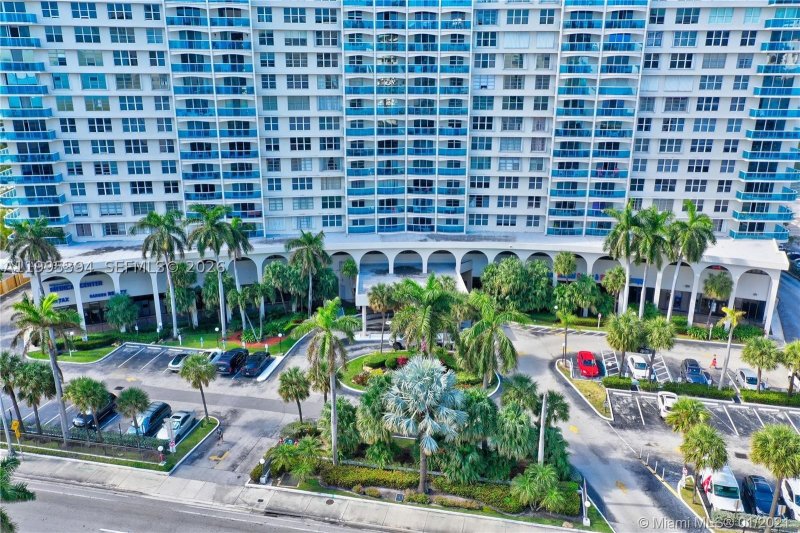 Apartment for rent at Hallmark of Hollywood 902