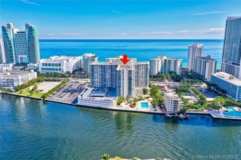 Apartment for rent at Hallmark of Hollywood 902