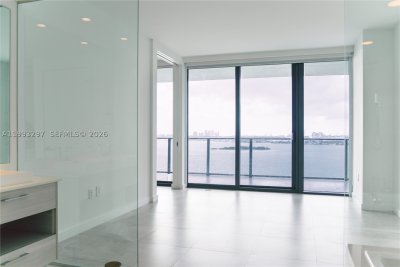 Comprar apartamento no Paraiso Bay Miami 2104