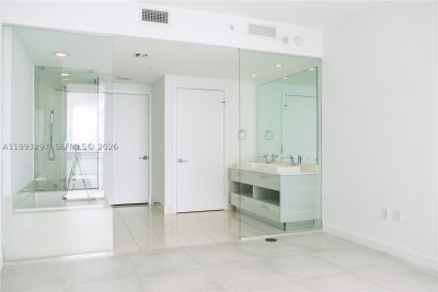 Comprar apartamento no Paraiso Bay Miami 2104