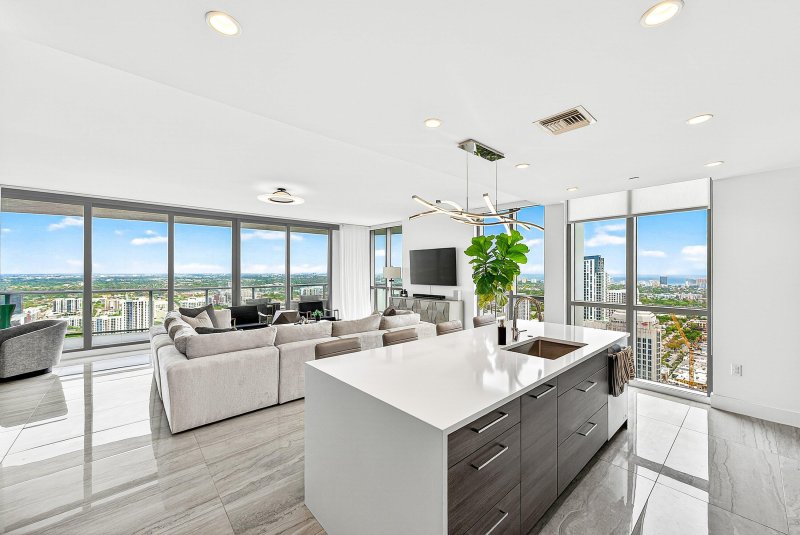 Condo for sale at 100 Las Olas 4301