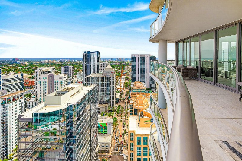 Condo for sale at 100 Las Olas 4301