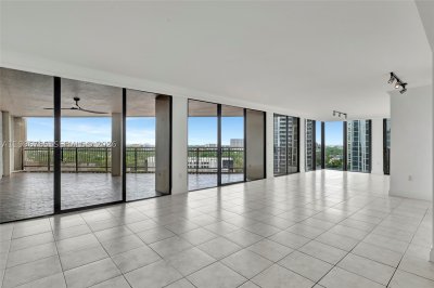 Comprar apartamento no Yacht Harbour 16G