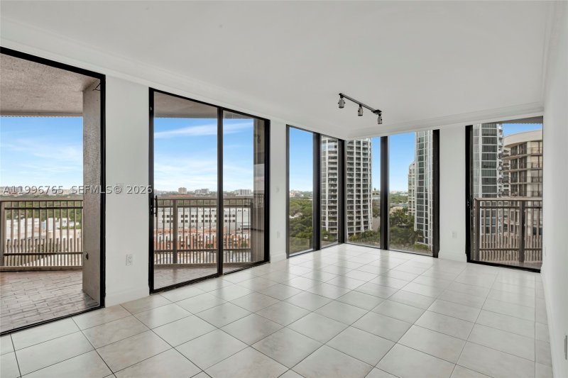 Condo for sale at Yacht Harbour 16G
