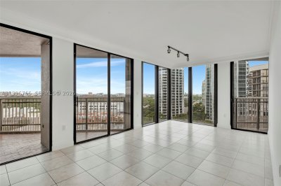 Comprar apartamento no Yacht Harbour 16G