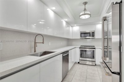 Comprar apartamento no Yacht Harbour 16G