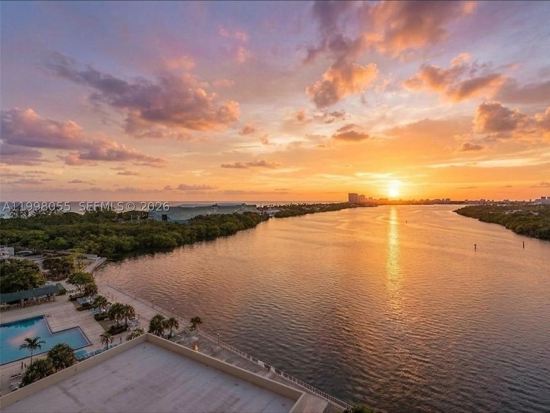 Condo for sale at Arlen House 1132