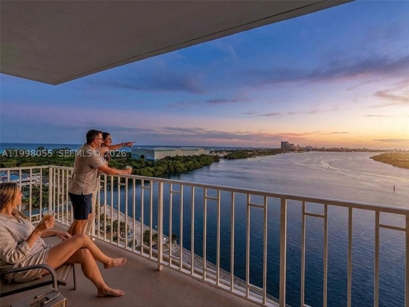 Condo for sale at Arlen House 1132