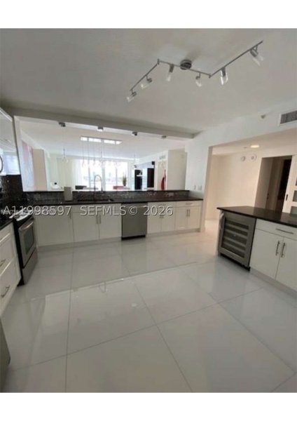 Alquiler de apartamento en Golden Bay Club 605