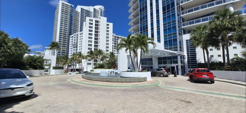 Condo for sale at Diplomat Residences 506